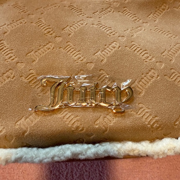 JUICY COUTURE ICE QUEEN SHOULDER BAG PECAN SHEARING Perfect For Winter Outfits - Picture 2 of 15